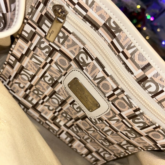 🤍Salvatore Ferragamo Gancini-print small tote bag🤍 - Picture 4 of 9